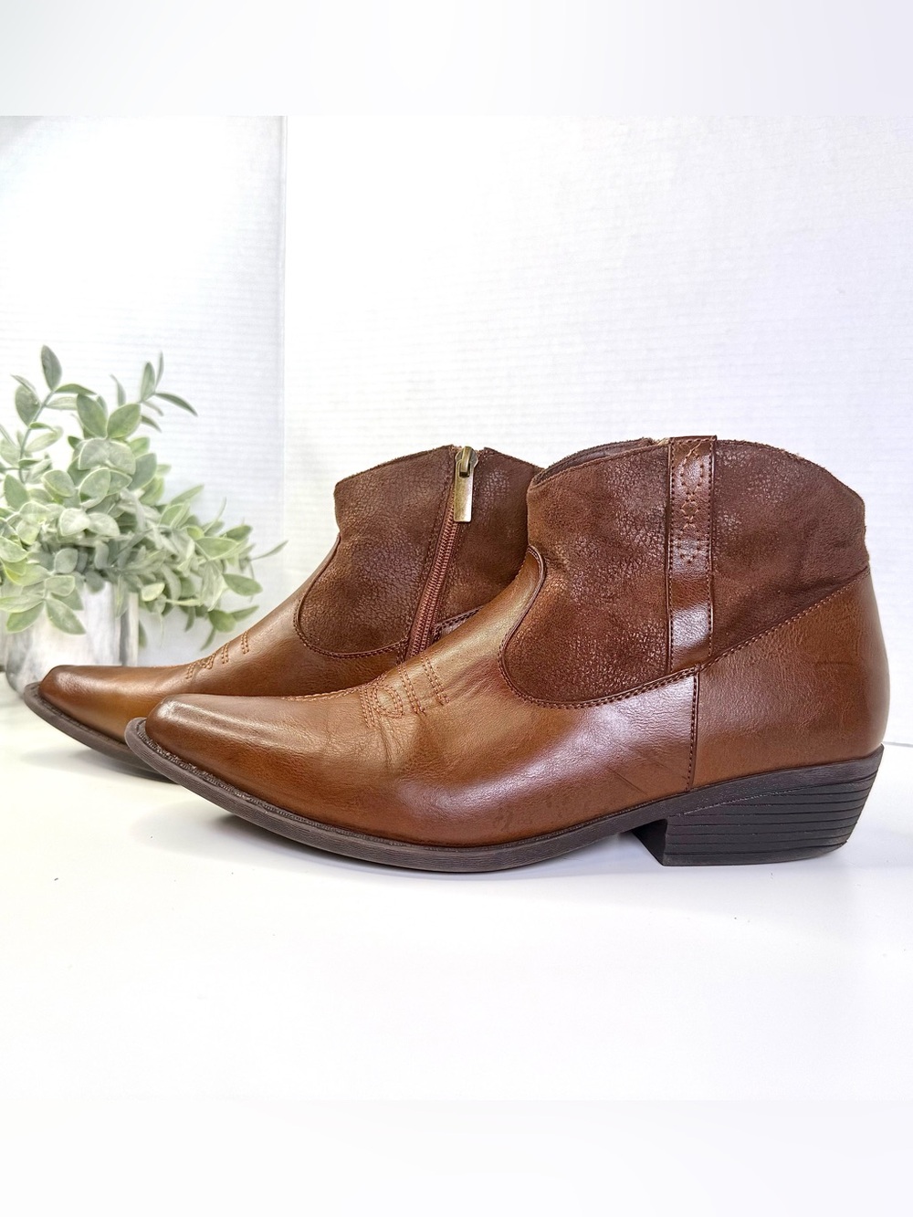 Cloudwalkers by Avenue Selma Brown Western Zip Up Ankle Boots Pointed Toe Sz 10W